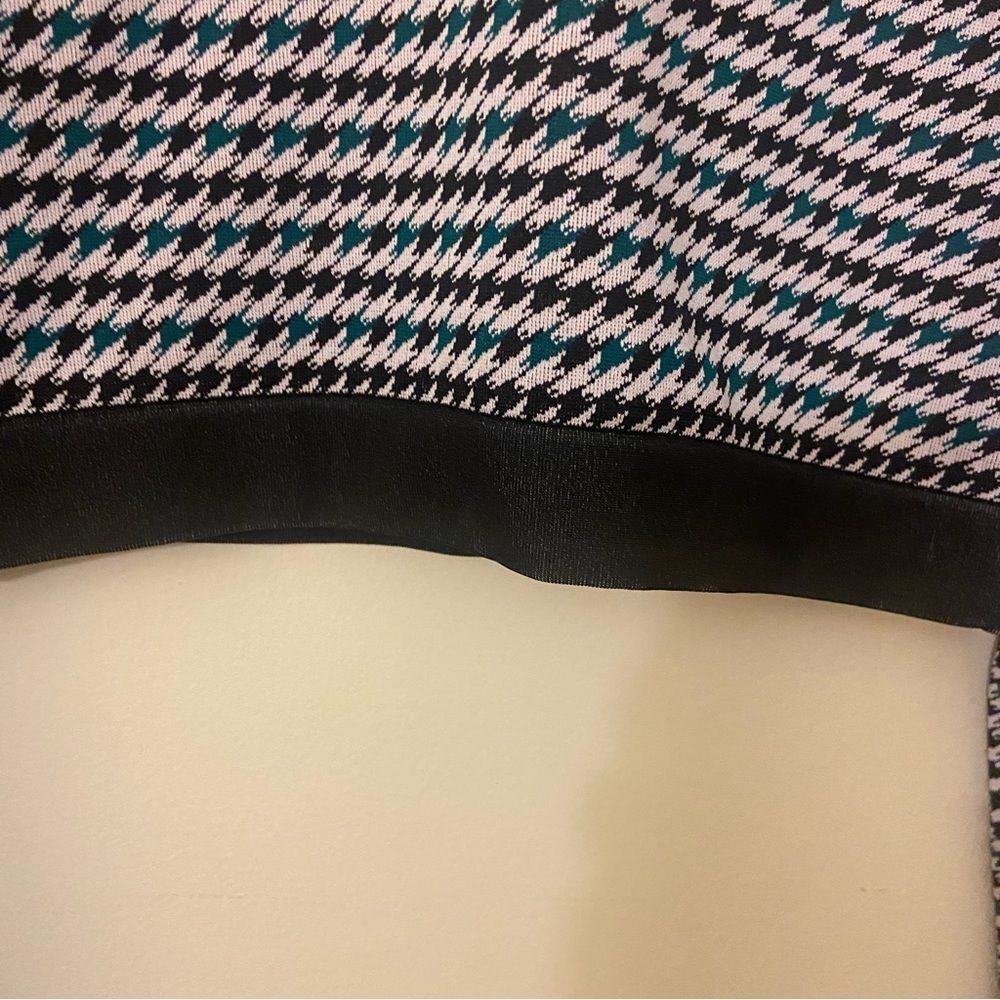 Fabletics Camryn houndstooth crop top size Medium - Picture 5 of 7